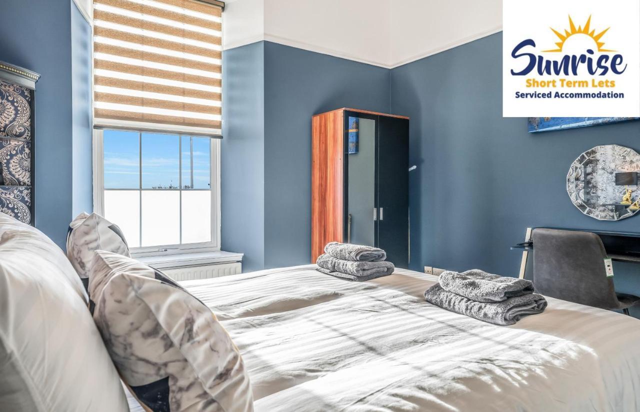 Presidential Apartment, Family Home, Luxury Bedrooms, 2 Rooms, 1 King Bed, 2 Single Beds, Free Wifi, Free Parking, Tourists, Business Travelers, Relocation, Beautiful River Views, - Long Stays, Invoice And Reduced Price Are Only Via Sunrise Short Let Dundee Extérieur photo
