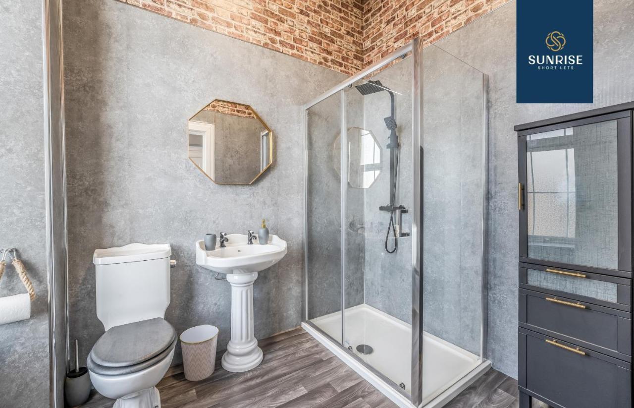 Presidential Apartment, Family Home, Luxury Bedrooms, 2 Rooms, 1 King Bed, 2 Single Beds, Free Wifi, Free Parking, Tourists, Business Travelers, Relocation, Beautiful River Views, - Long Stays, Invoice And Reduced Price Are Only Via Sunrise Short Let Dundee Extérieur photo
